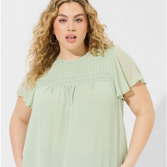 Torrid Chiffon Smocked Pintuck Flutter Short Sleeve Blouse Size Large Green - Picture 2 of 11